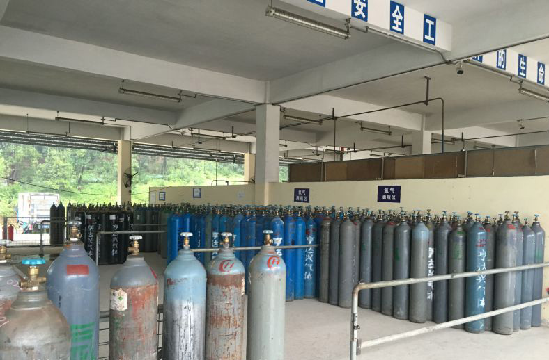 工業(yè)氧氣瓶使用應(yīng)該注意什么